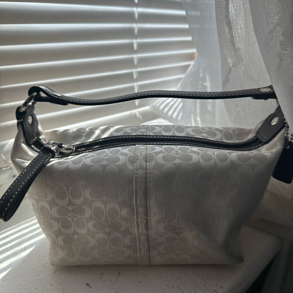 Y2K vintage coach purse. Never worn, brand new.